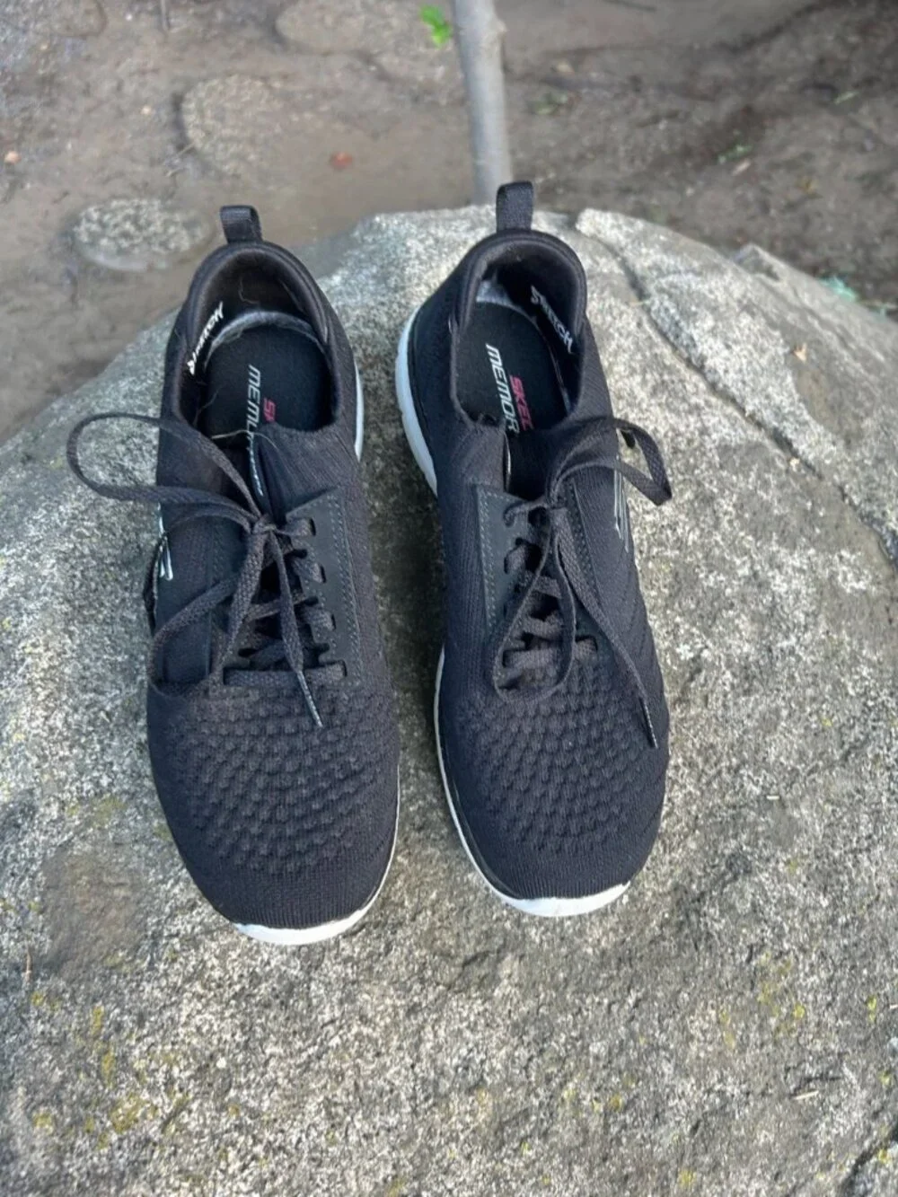 Skechers black memory